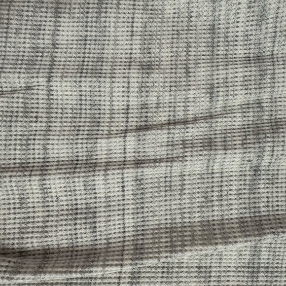 Hollister Men's Beige Long Sleeve Tee - Picture 4 of 4